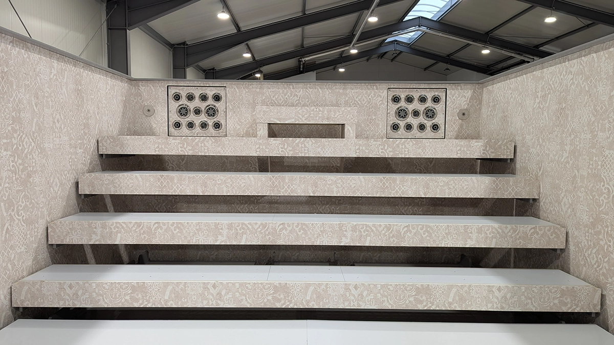 Komplette Steinverfliesung – Magic Floor Poolinnenseite